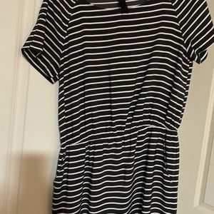 Medium 100% B&W striped polyester dress